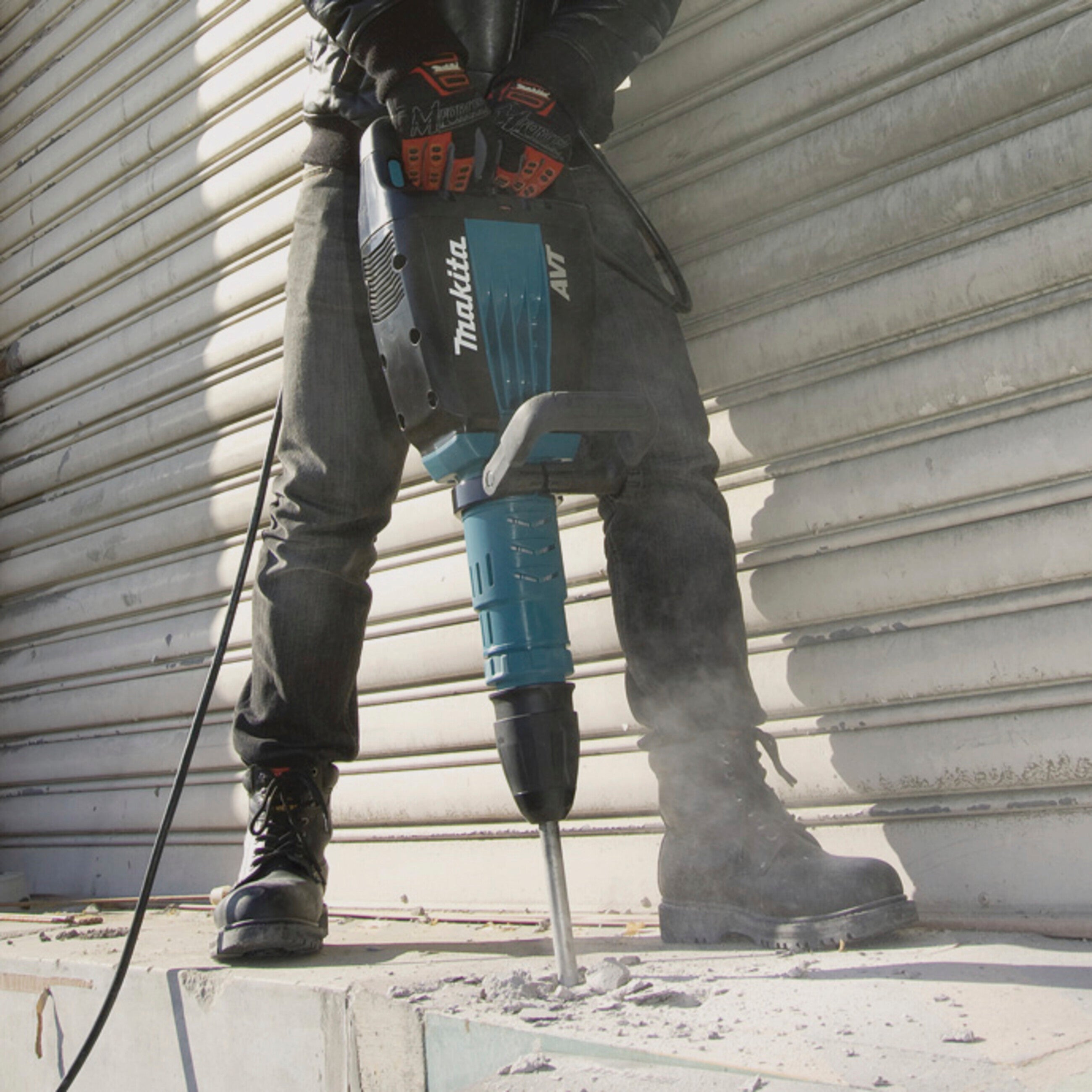 Makita Stemmhammer HM1214C, SDS Max, mit Spitzmeißel und Koffer, 1510 W